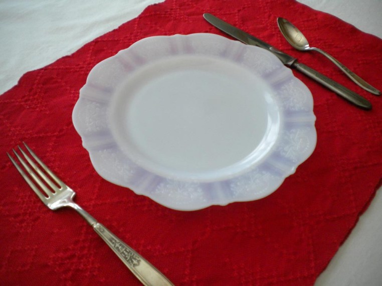 Red Placemats in Spot Bronson Lace