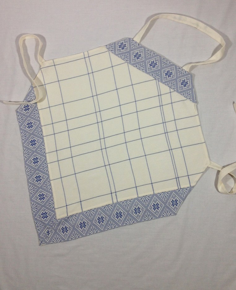 White Apron with Star and Leaf Pattern